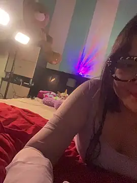 Snapshot of alilith chatting on 05-12-26, 04:13 alilith online show from 05-12-26, 04:13