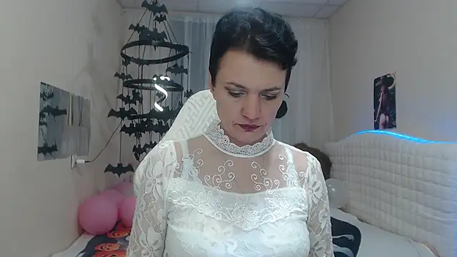 AvaSaturnian online show from 10-16-25, 12:13