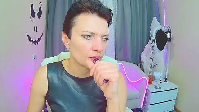 AvaSaturnian online show from 11-06-25, 07:34