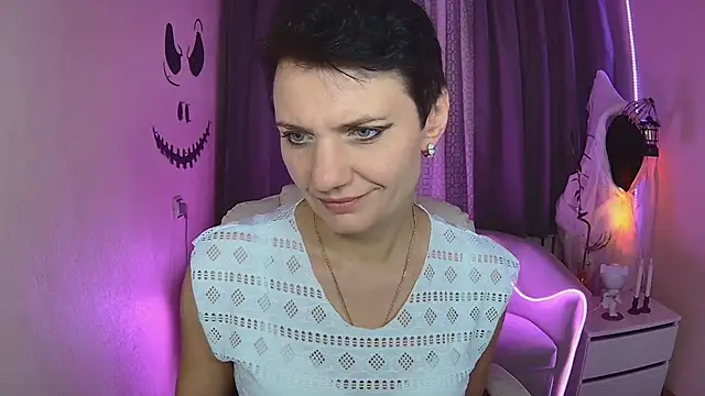 AvaSaturnian online show from 10-26-25, 01:33