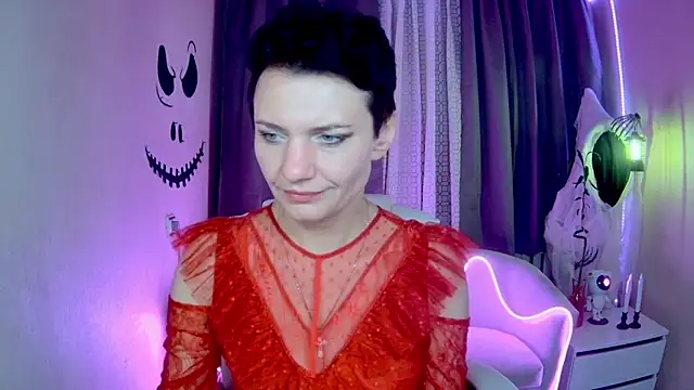 AvaSaturnian online show from 10-21-25, 12:59