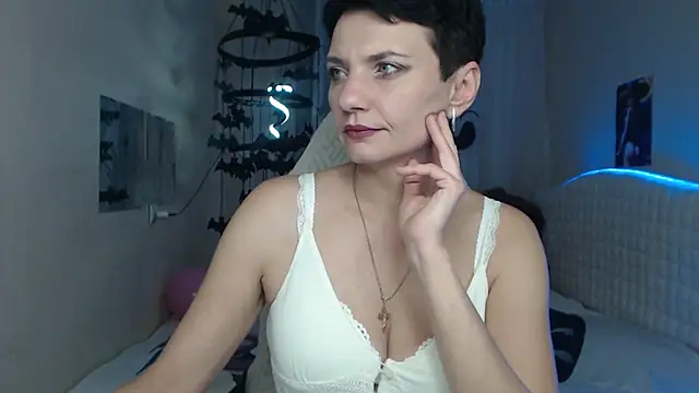 AvaSaturnian online show from 10-11-25, 12:28