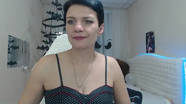 AvaSaturnian online show from 10-17-25, 12:29