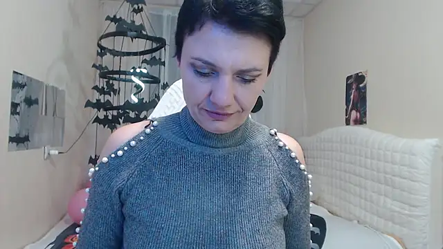 AvaSaturnian online show from 10-13-25, 12:18