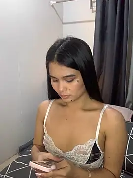 Snapshot of AngelHille chatting on 12-19-25, 12:14 AngelHille online show from 12-19-25, 12:14