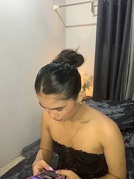 Snapshot of AngelHille chatting on 11-18-25, 05:38 AngelHille online show from 11-18-25, 05:38