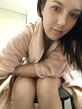 Snapshot of Sakura_2000 chatting on 10-18-25, 10:45 Sakura 2000 online show from 10-18-25, 10:45