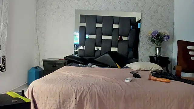 Snapshot of MissDiabla_ chatting on 10-31-25, 03:08 MissDiabla online show from 10-31-25, 03:08