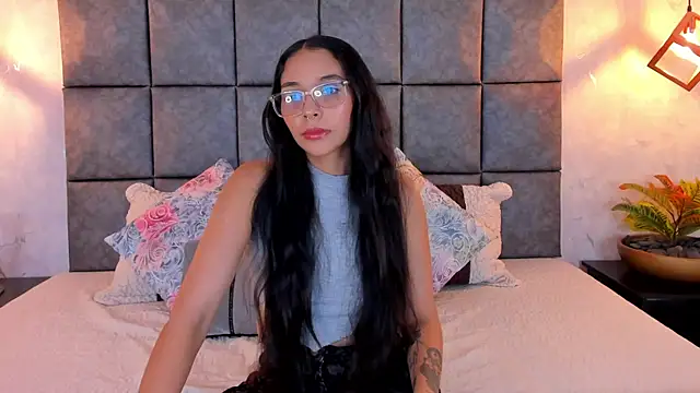 Snapshot of Roseaurora chatting on 06-18-26, 10:53 Roseaurora online show from 06-18-26, 10:53