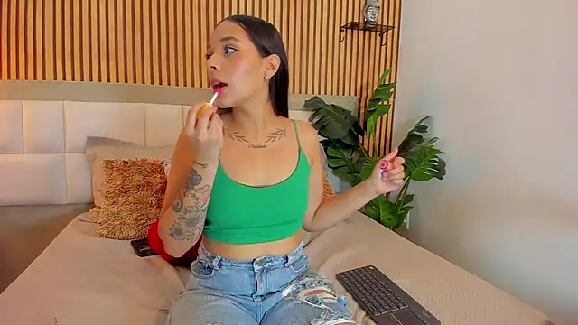 Roseaurora online show from 10-08-25, 12:39