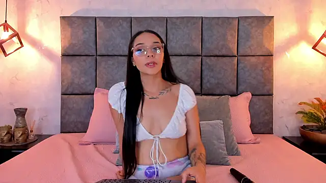 Snapshot of Roseaurora chatting on 04-25-26, 11:35 Roseaurora online show from 04-25-26, 11:35