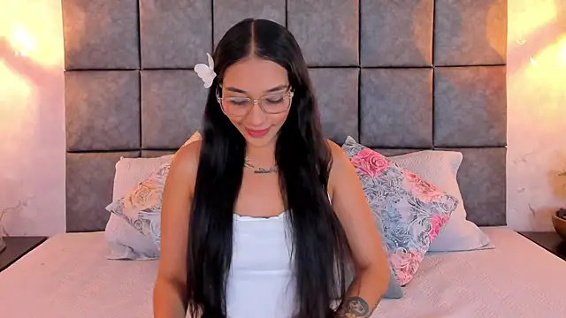 Snapshot of Roseaurora chatting on 07-05-26, 11:17 Roseaurora online show from 07-05-26, 11:17
