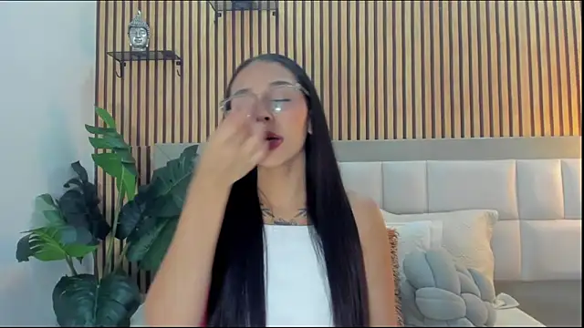 Snapshot of Roseaurora chatting on 02-10-26, 12:48 Roseaurora online show from 02-10-26, 12:48