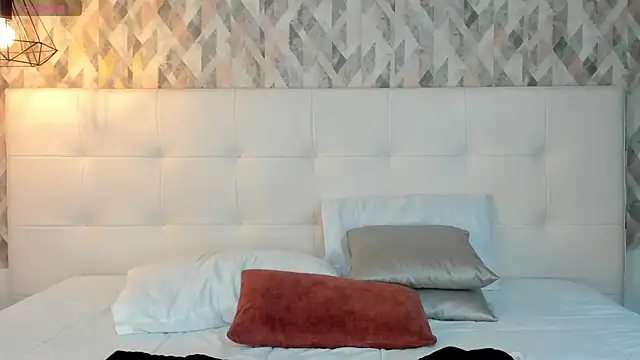 Snapshot of Roseaurora chatting on 07-28-26, 02:13 Roseaurora online show from 07-28-26, 02:13