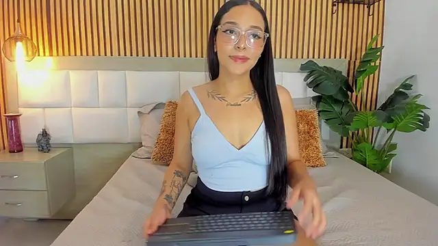 Roseaurora online show from 10-07-25, 12:28