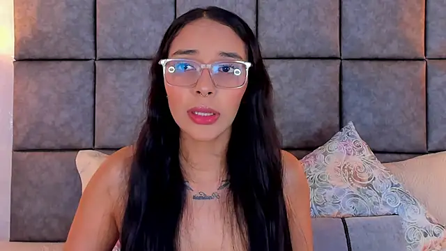 Snapshot of Roseaurora chatting on 05-28-26, 10:43 Roseaurora online show from 05-28-26, 10:43