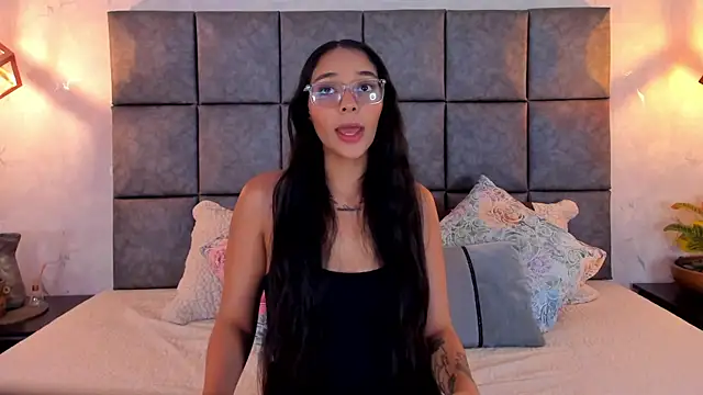 Snapshot of Roseaurora chatting on 06-19-26, 10:54 Roseaurora online show from 06-19-26, 10:54