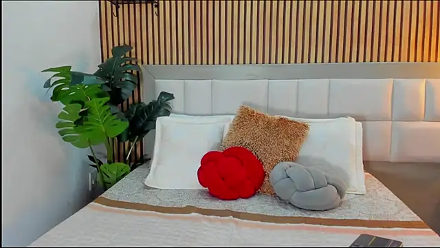 Snapshot of Roseaurora chatting on 03-02-26, 01:07 Roseaurora online show from 03-02-26, 01:07