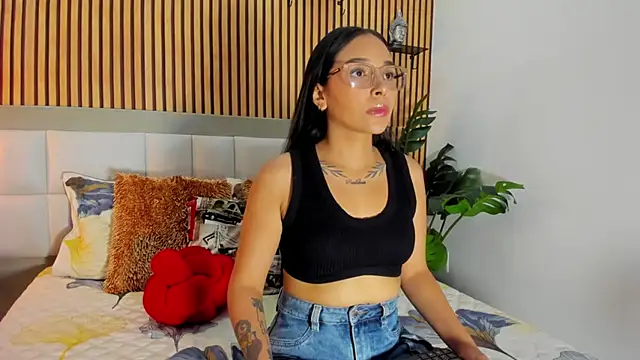 Roseaurora online show from 09-18-25, 11:46