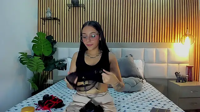 Roseaurora online show from 11-23-25, 02:27