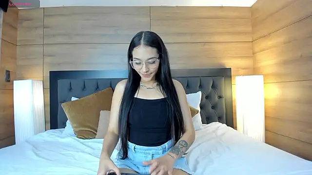 Roseaurora online show from 03-06-26, 12:55