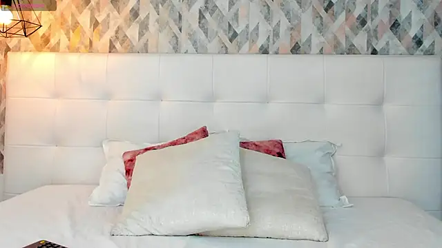 Snapshot of Roseaurora chatting on 07-15-26, 11:17 Roseaurora online show from 07-15-26, 11:17