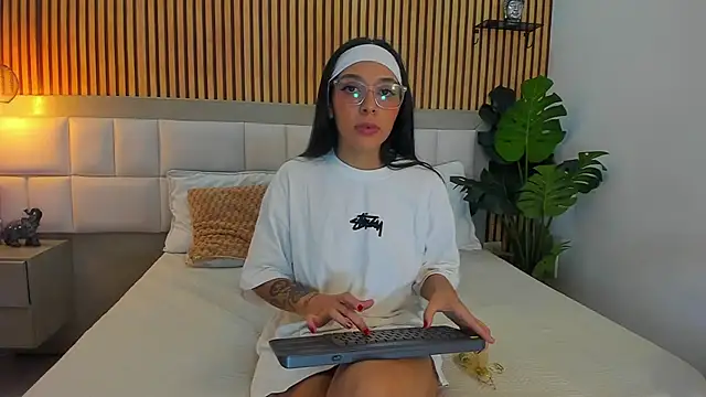 Roseaurora online show from 11-10-25, 12:32