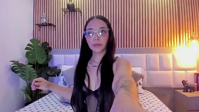 Roseaurora online show from 11-20-25, 12:39