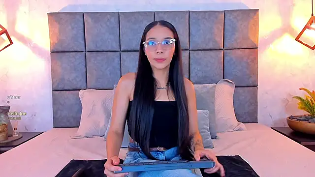 Roseaurora online show from 04-17-26, 11:13