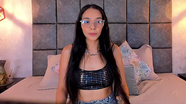 Snapshot of Roseaurora chatting on 06-03-26, 10:38 Roseaurora online show from 06-03-26, 10:38