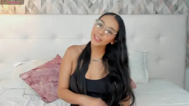 Snapshot of Roseaurora chatting on 07-09-26, 10:59 Roseaurora online show from 07-09-26, 10:59