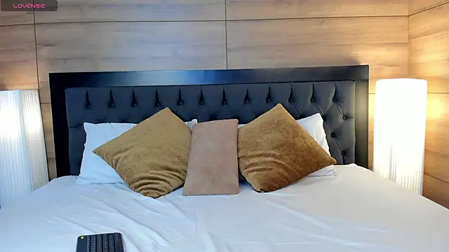 Roseaurora online show from 03-07-26, 12:21