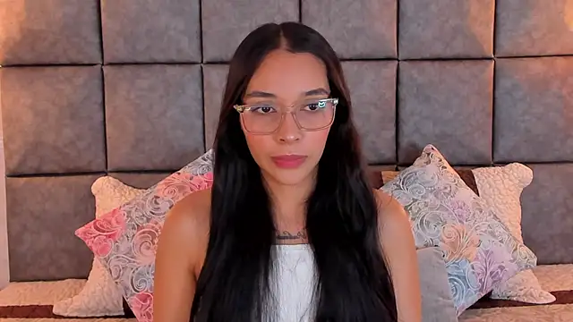 Snapshot of Roseaurora chatting on 06-29-26, 11:10 Roseaurora online show from 06-29-26, 11:10