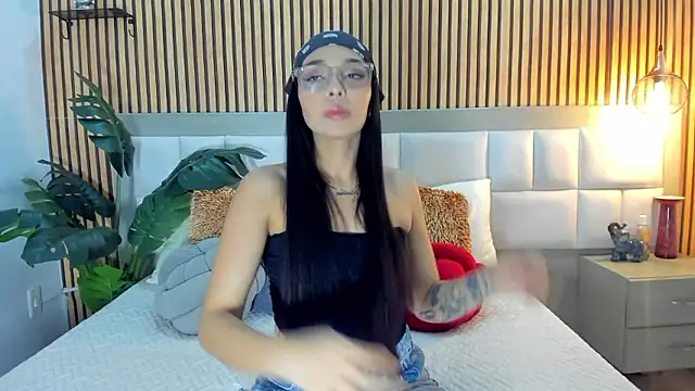 Roseaurora online show from 01-15-26, 01:36