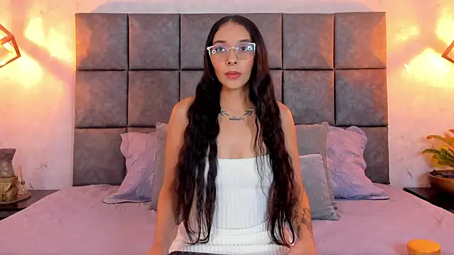 Snapshot of Roseaurora chatting on 04-28-26, 11:36 Roseaurora online show from 04-28-26, 11:36