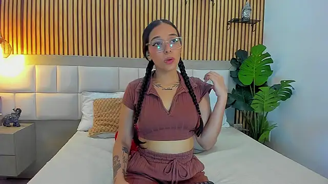 Roseaurora online show from 11-11-25, 12:44