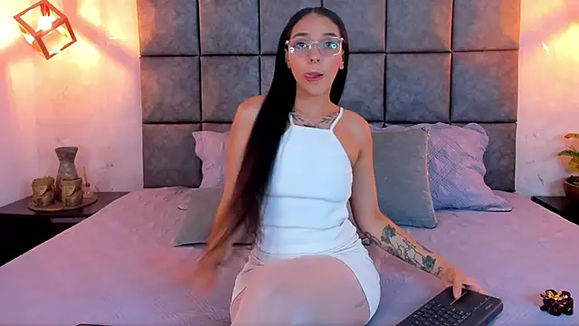Snapshot of Roseaurora chatting on 04-29-26, 11:25 Roseaurora online show from 04-29-26, 11:25