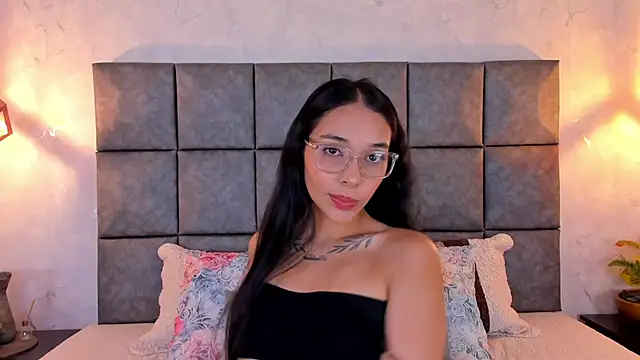 Snapshot of Roseaurora chatting on 06-16-26, 10:48 Roseaurora online show from 06-16-26, 10:48