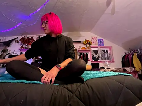 kinkycanner online show from 11-13-25, 01:09