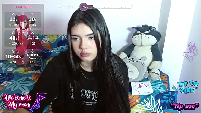 Snapshot of Emma_yui19 chatting on 10-28-25, 11:25 Emma yui19 online show from 10-28-25, 11:25