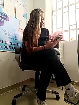 Snapshot of Madisson-04_ chatting on 02-21-26, 03:36 Madisson-04 online show from 02-21-26, 03:36