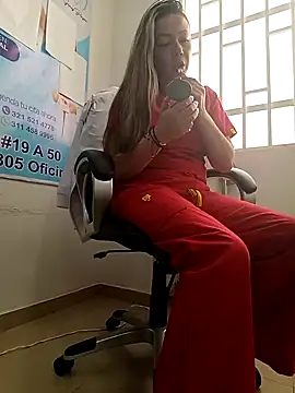 Snapshot of Madisson-04_ chatting on 02-24-26, 02:40 Madisson-04 online show from 02-24-26, 02:40