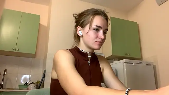 BunnyTiedeman online show from 10-16-25, 04:37