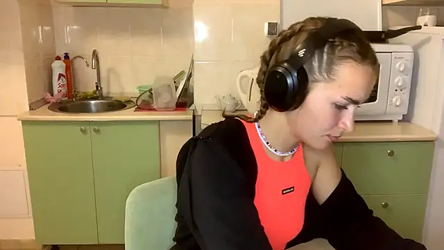 BunnyTiedeman online show from 10-09-25, 03:12