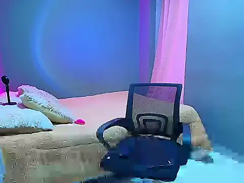 Snapshot of sophiejuicy_ chatting on 09-28-25, 05:03 sophiejuicy  online show from 09-28-25, 05:03