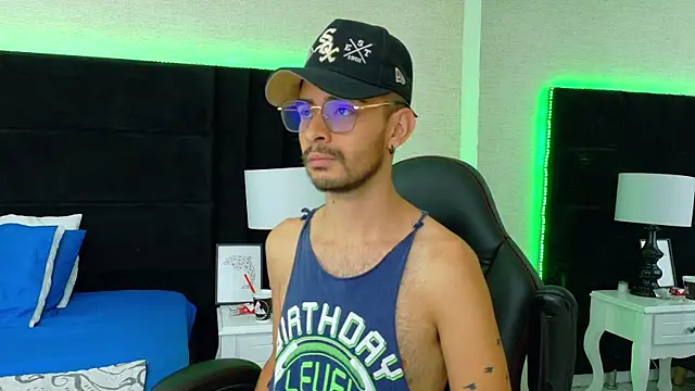 HairyDiamond  online show from 09-19-25, 03:43