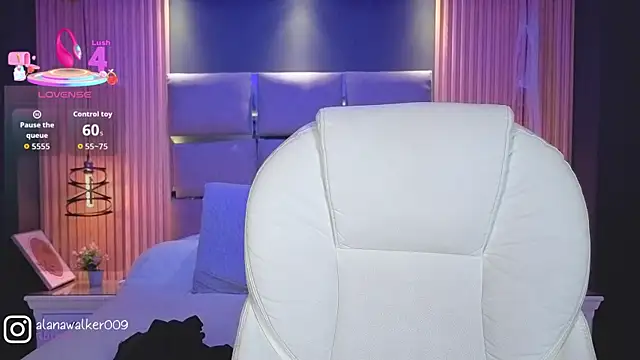 AlanaWalker9 online show from 11-18-25, 03:54