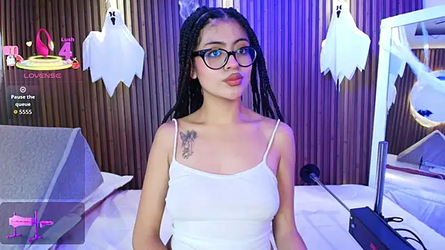 AlanaWalker9 online show from 10-17-25, 03:43