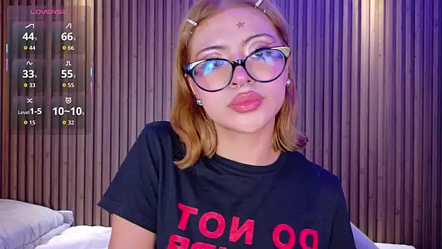 AlanaWalker9 online show from 03-21-26, 11:36