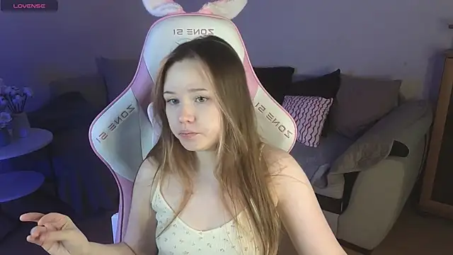 Sweetie Hope online show from 11-13-25, 04:33